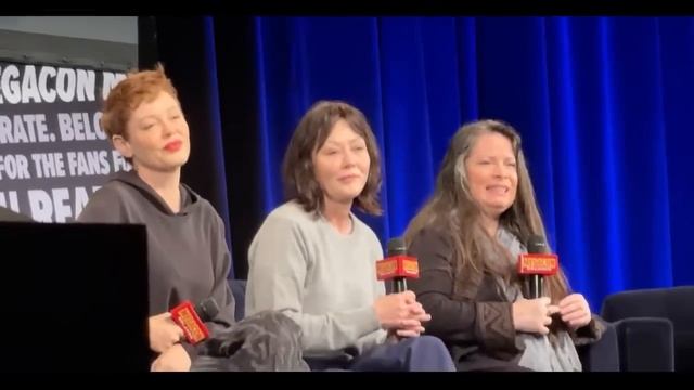 ?LIVE: Charmed Panel смотреть онлайн