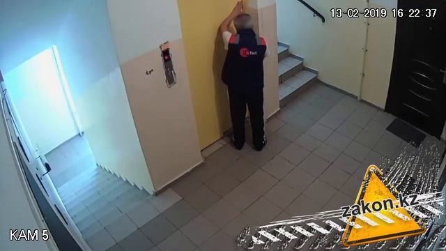 Мужчина упал в шахту лифта в Алматы