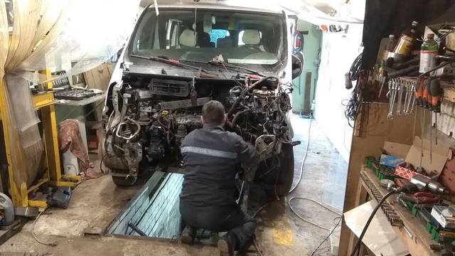 Снятие и установка двигателя Опель Виваро 2.5 CDTI. Часть1. смотреть онлайн