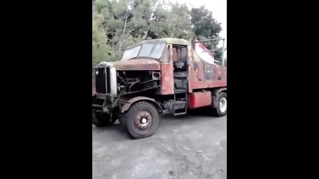 ШОК! Грузовик 1958 года завелся и сам уехал со свалки! смотреть онлайн