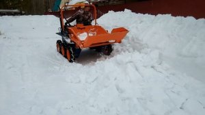 На ШУС 001 федор чистим от снега проезжую часть