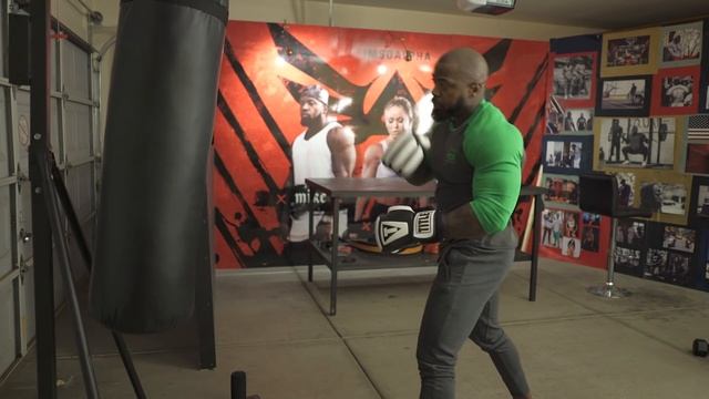 Episode 3: Boxing for Beginners.. left hook off the jab | Mike Rashid смотреть онлайн