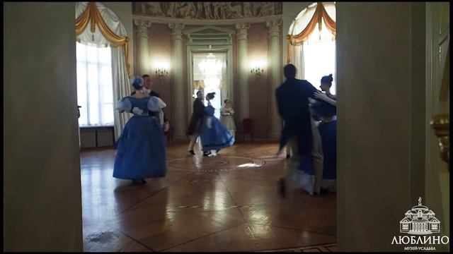 В усадьбе прошёл ещё один роскошный костюмированный бал⚜️ смотреть онлайн