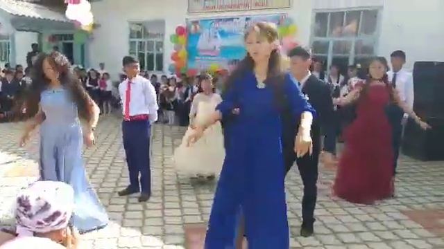 Вальс. Выпускной.25.05.2019. 9-класс. А.Осмонов мектеби. 2003-ж.Жаны-Турмуш айылы смотреть онлайн