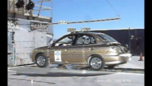 2001-2005 Kia Rio / Rio Cinco NHTSA Full-Overlap Frontal Crash Test смотреть онлайн