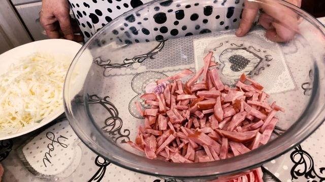 Как вкусно приготовить сытный САЛАТ на скорую руку Дружба. Быстрые САЛАТЫ очень Быстро и Вкусно.