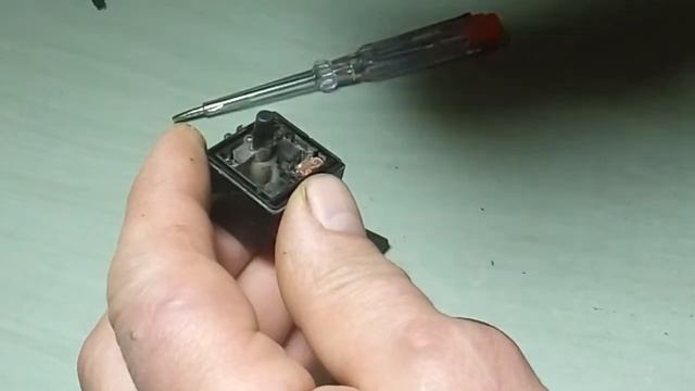 Ремонт кнопки включения болгарки. Repair button on the grinder. смотреть онлайн