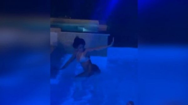 Cardi B Twerking & Enjoying Her Birthday Vacation With Offset