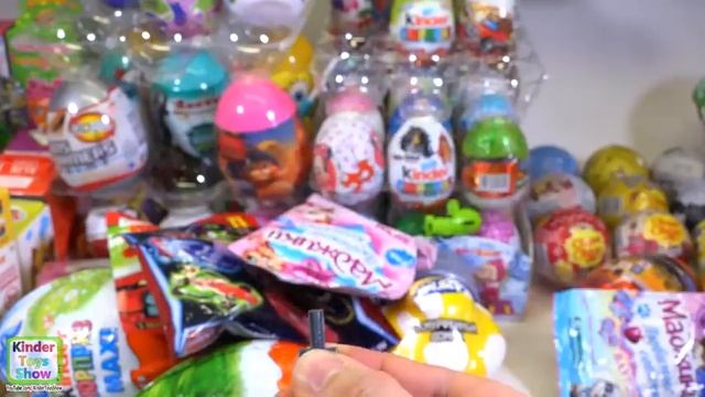 Киндер новогодний МЕГА выпуск, открываем 217 Киндер Сюрпризов (Kinder Surprise unboxing) смотреть онлайн