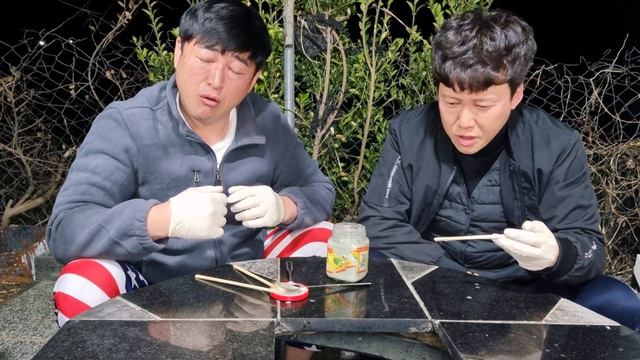 세계 3대 악취음식 취두부😂(Stinky Tofu) 도전 먹방ㅣSmelling TofuㅣEATING SOUNDㅣMUKBANG смотреть онлайн