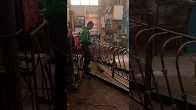 Сварка полукруглого балкона, с холодной ковкой. Welding of a semicircular balcony, with cold forgin смотреть онлайн