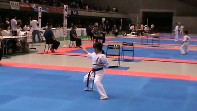 Seienchin kata,girl 11 years,International Karate Friendship 2012.IKO 1 смотреть онлайн