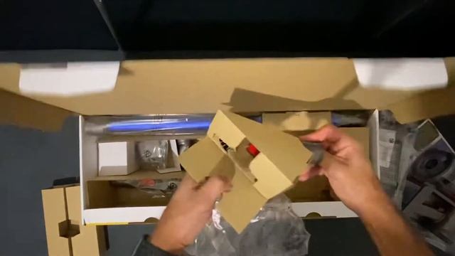 Dyson V7 Unboxing смотреть онлайн