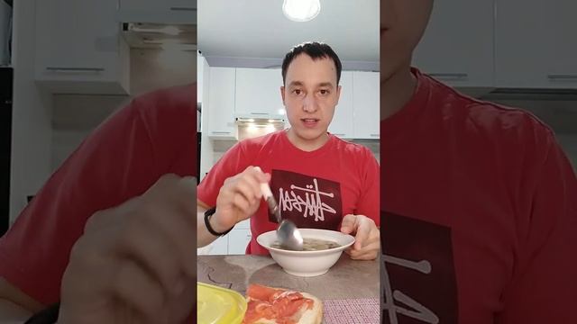 Красная рыба) и суп #кушаюнакамеру #мукбанг #ужин