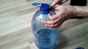 Как заменить порванную пластмассовую ручку в пластиковой бутылке на новую. Как снять и как надеть