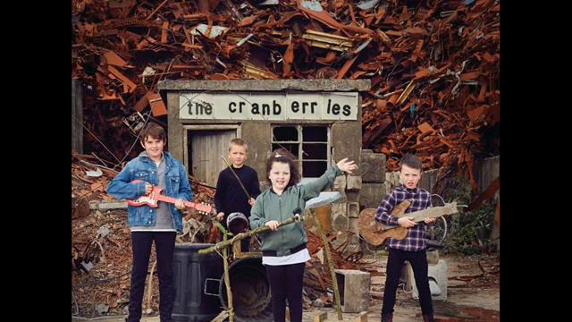 Mike Hogan, Noel Hogan & Fergal Lawler (The Cranberries)interview with Janice Long (BBC Radio Wales смотреть онлайн