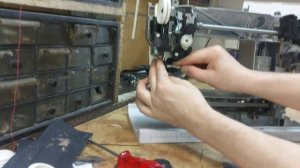 Швейная машина husqvarna стучит при шитье зиг-заг, почини сам