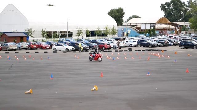 №63 на Honda VFR-800 Захаренко Николай, класс В. MotoGymkhanaKiev 2018, 4-й этап. смотреть онлайн