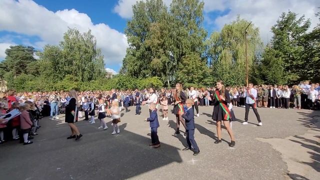 Школьный флешмоб 1е сентября 2022 смотреть онлайн