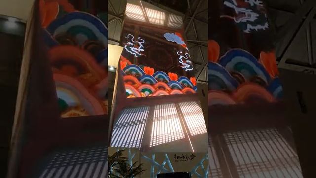 Монитор в Incheon Airport смотреть онлайн