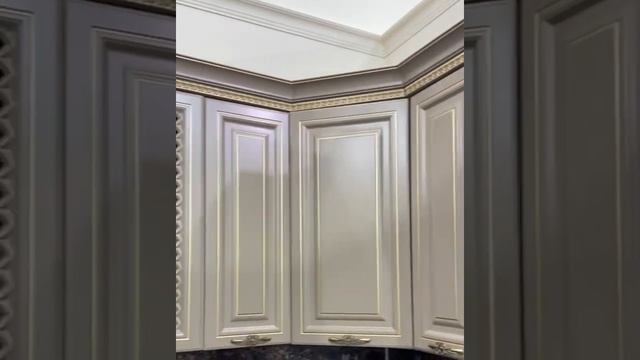 Кухня Версаль Капучино матовый с патиной золото Фортуна мебель. смотреть онлайн