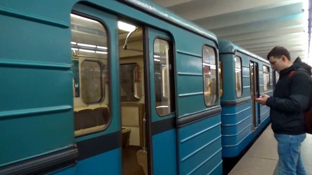 Электропоезд 81-710 "ЕЖ-3" (Ем-508т) №48 на станции метро Планерная смотреть онлайн
