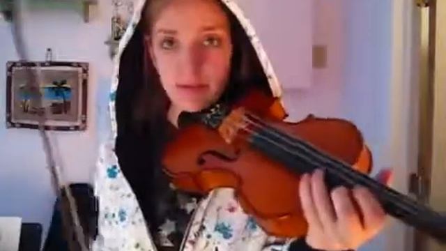 девушка зачитала Эминема под свои инструменты! смотреть онлайн