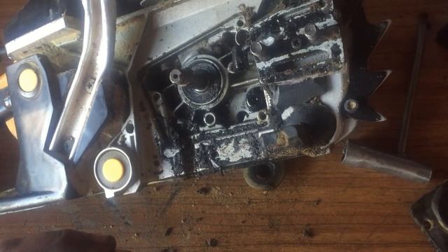 Ремонт бензопилы Hüter, залили отработку в маслобак