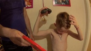 «ШОК» Смотреть всем . Папа издевается над своим сыном . Подстриг наголо!