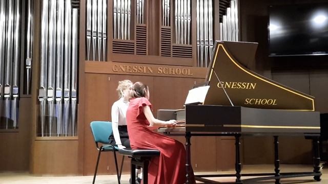 Ж.-А.д`Англебер. Части из сюиты в тоне соль: Прелюдия, Чакона - исполняет Ольга Давнис (клавесин) смотреть онлайн