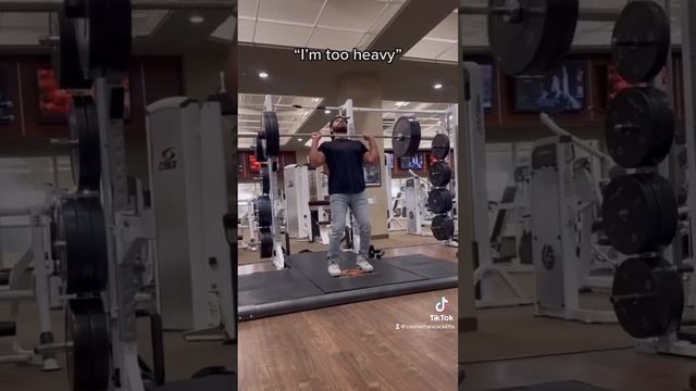 “My Quads Look Huge From This Angle…” смотреть онлайн