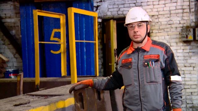 Мастер доменного цеха Андрей Колосков нашёл способ экономии на ремонте шлаковозов.