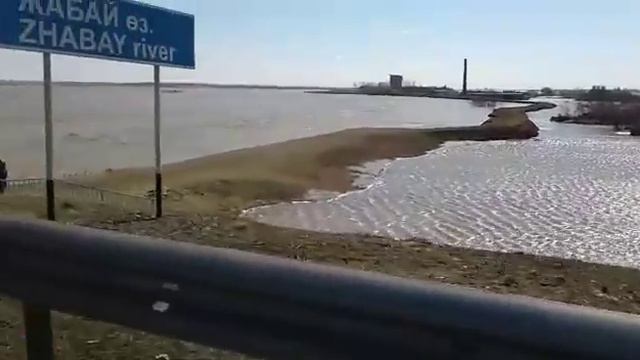 Вид на реку Жабай. Потоп. Разлив реки в Атбасаре. 17 апреля смотреть онлайн