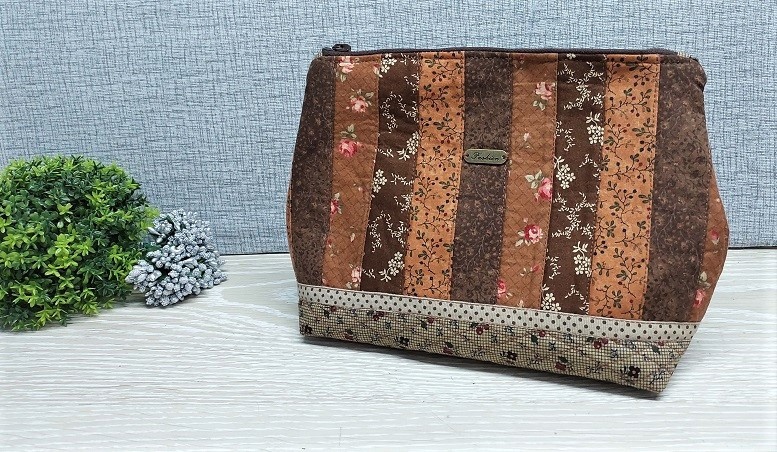 У Вас скопились самые разные лоскутки - тогда, давайте сошьем лоскутную косметичку! смотреть онлайн