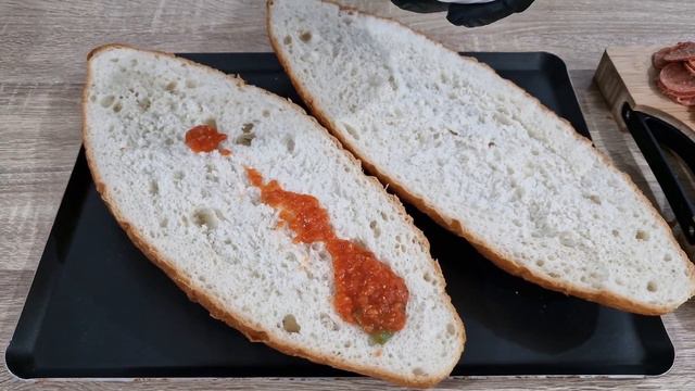 Crispy Pizza with a stale bread 😱 | How to make pizza without dough? смотреть онлайн