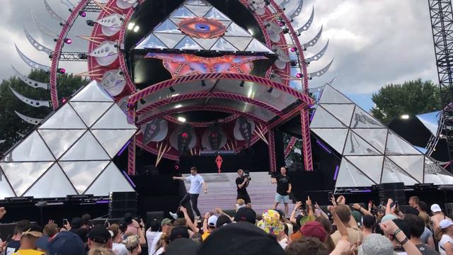 Demi Kanon & A-RIZE - So Alive (Live at Defqon.1 2023) смотреть онлайн