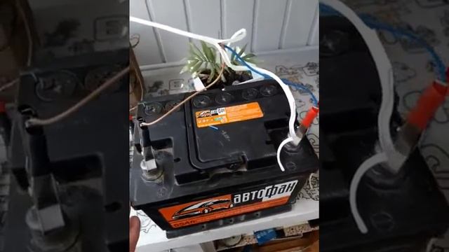 Лечим аккумулятор автомобиля! Поменялись полярности. смотреть онлайн