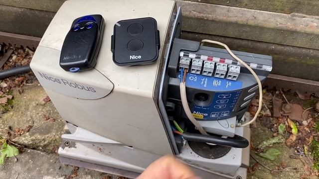 How to program Nice Robus gate remote controller смотреть онлайн