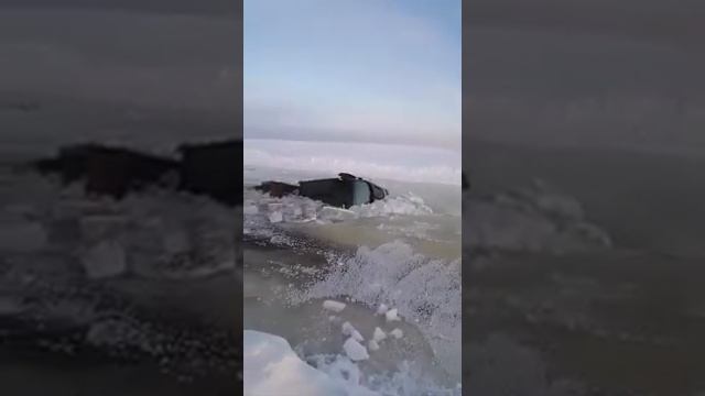 На р Лена самосвал провалился под лед смотреть онлайн