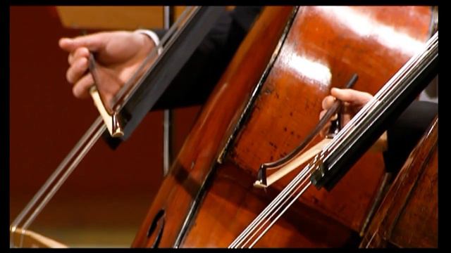 MOZART ~ Divertimento # 1 in E flat (Winds and Strings) HARTMUT HAENCHEN смотреть онлайн