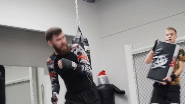 Удары с разворота смотреть онлайн