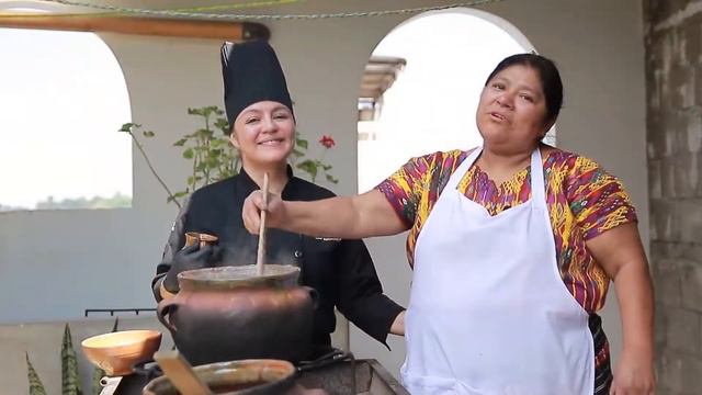 Jocotes en dulce, atol de haba , atol de elote y cocimiento de elote y guisquil смотреть онлайн