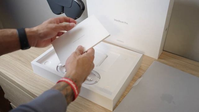 Refurbished MacBook Pro 14 Inch Unboxing - Is It Worth It? смотреть онлайн