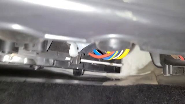 Volkswagen VW Tiguan - BLOWER MOTOR RESISTOR REPLACEMENT / REMOVAL (2007 - 2015) смотреть онлайн