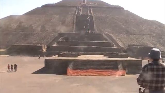 Pyramid of the Sun, Teotihuacan, Mexico смотреть онлайн