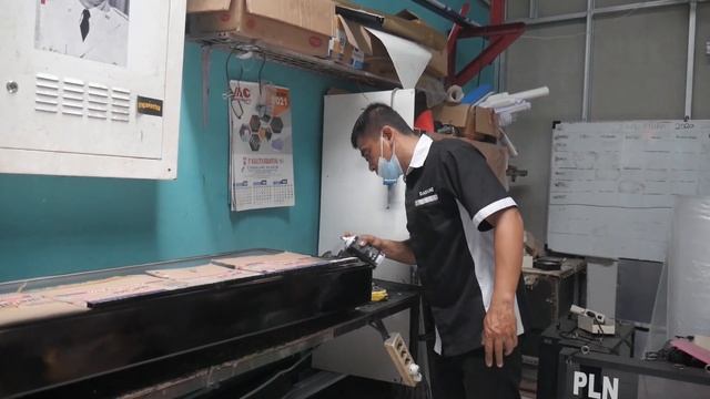 cara membuat neon box Akrilik Dengan Mesin Cutting Sticker смотреть онлайн