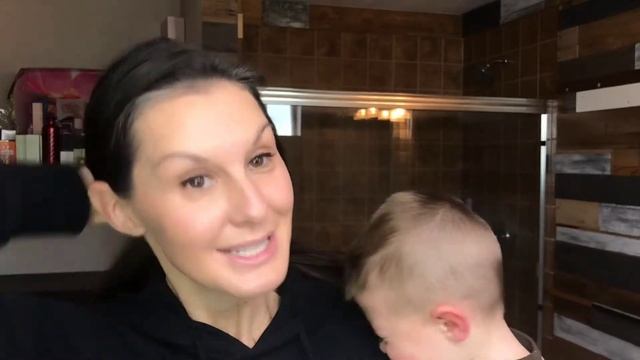 ?A Beauty Routine easy enough to do one-handed... And here’s proof? смотреть онлайн