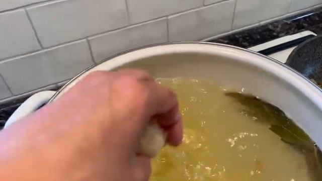 Горячее блюдо - суп с фрикадельками