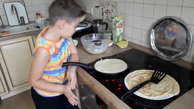 Как пожарить блины смотреть онлайн