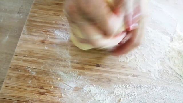 Как да си приготвим тесто за домашна паста? Как да използваме машина за разточване на паста? смотреть онлайн